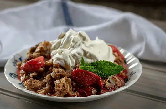 Strawberry Rhubarb Crumble