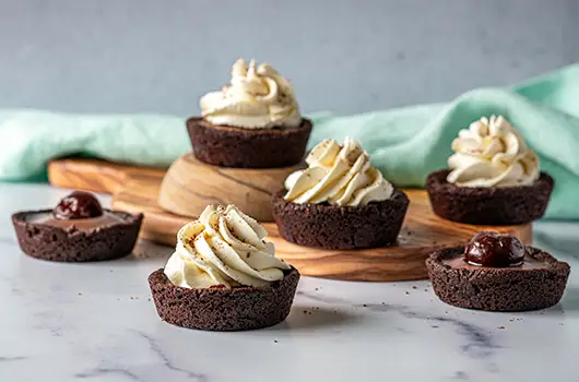 Cookie Tarts with Cherry Pudding